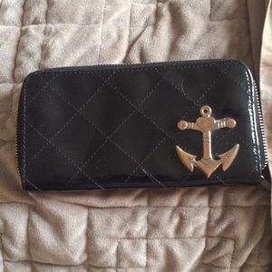 Luxe De Ville zip wallet